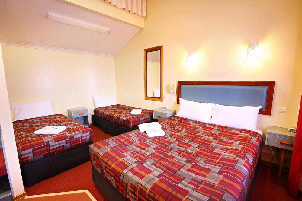 טוומבה Downs Motel מראה חיצוני תמונה