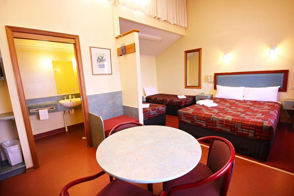 טוומבה Downs Motel מראה חיצוני תמונה