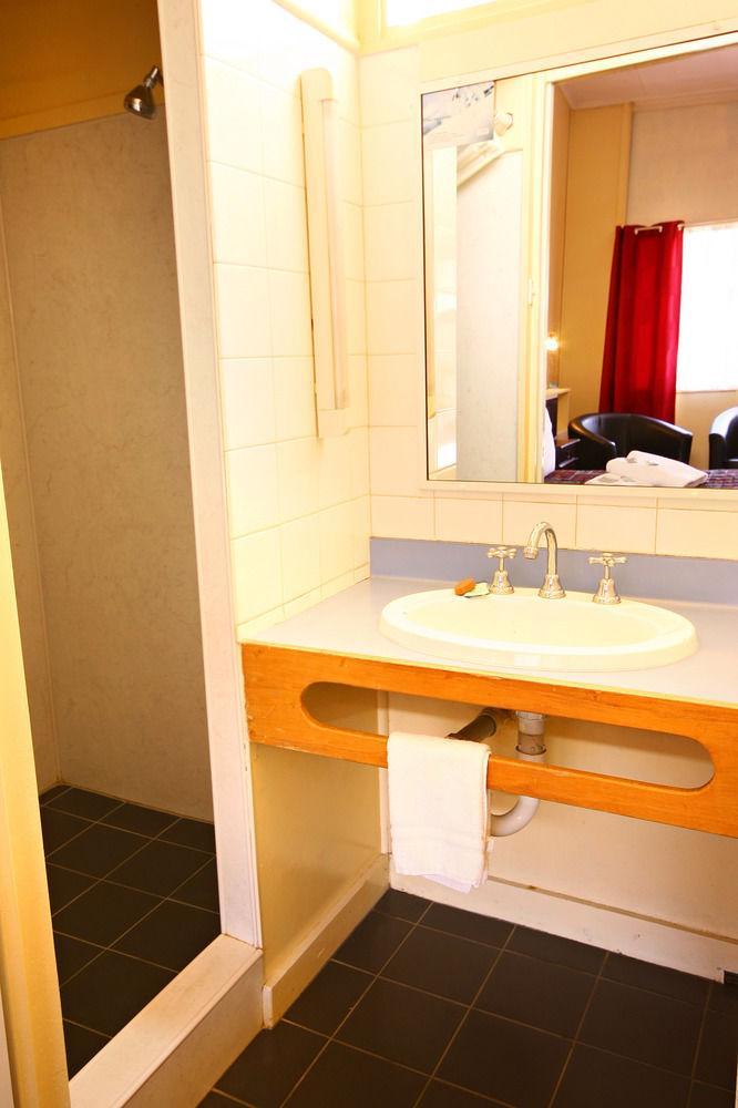 טוומבה Downs Motel מראה חיצוני תמונה