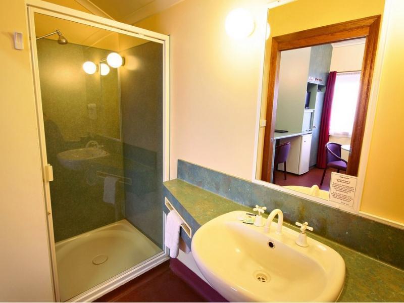 טוומבה Downs Motel מראה חיצוני תמונה