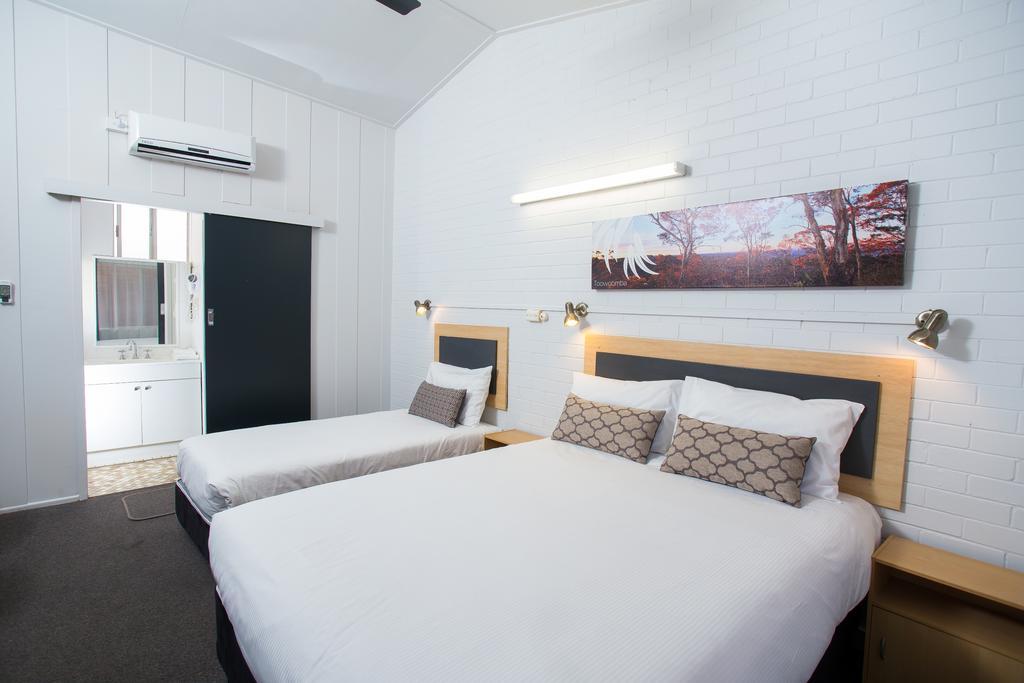 טוומבה Downs Motel מראה חיצוני תמונה