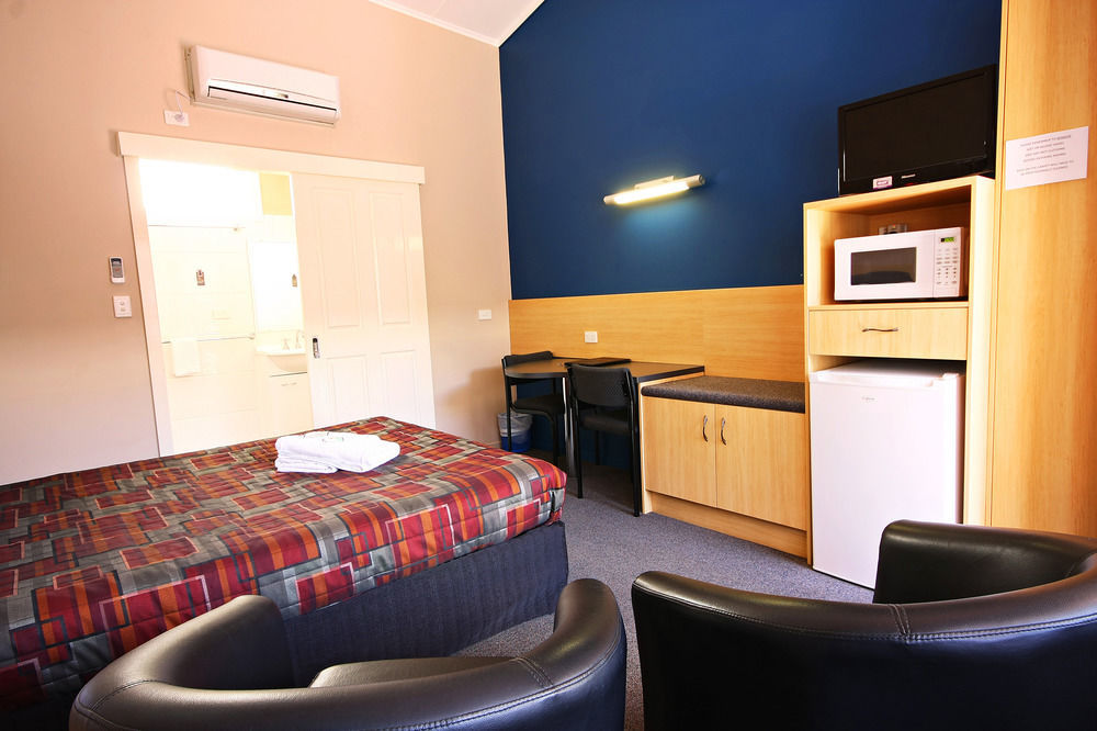 טוומבה Downs Motel מראה חיצוני תמונה