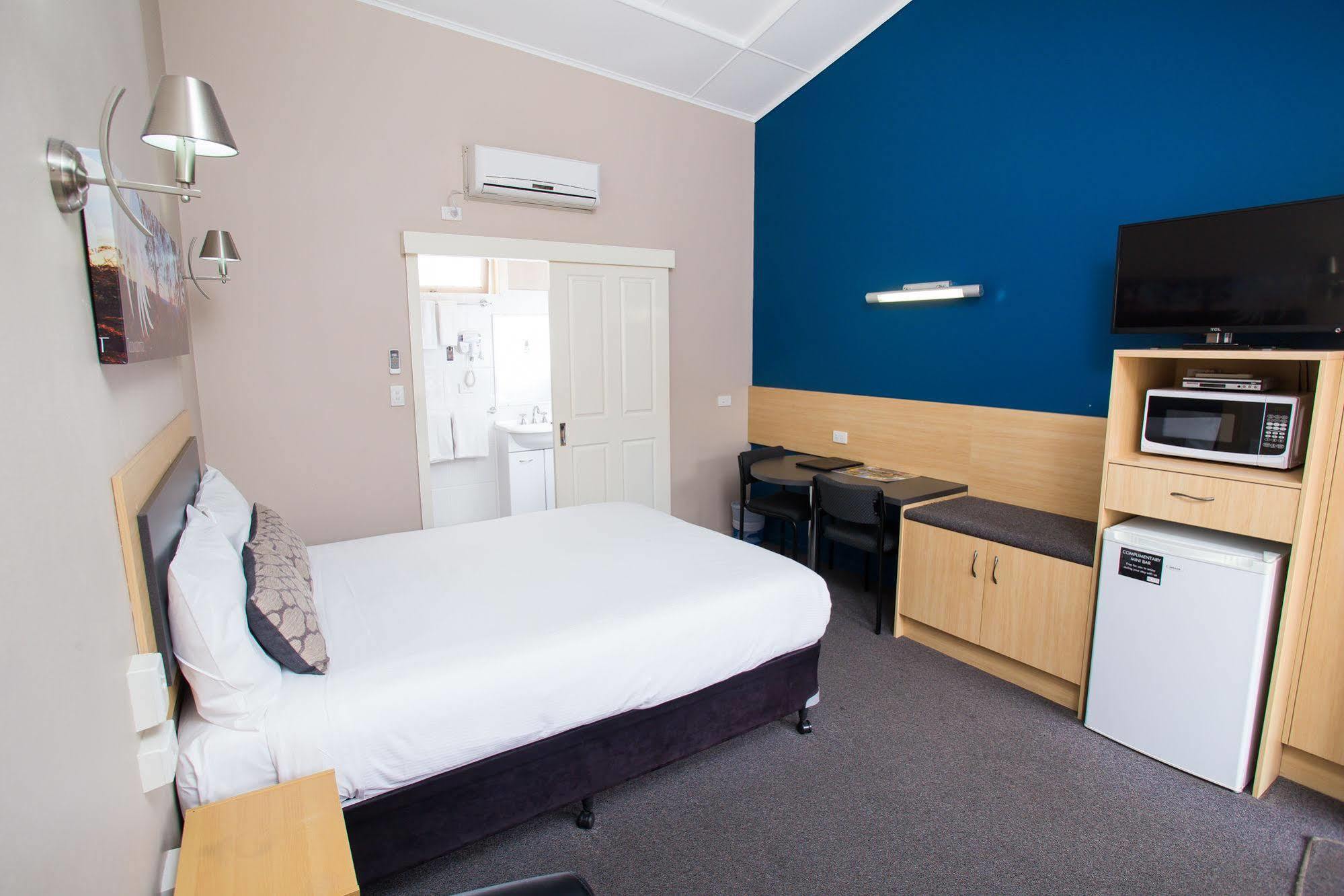 טוומבה Downs Motel מראה חיצוני תמונה
