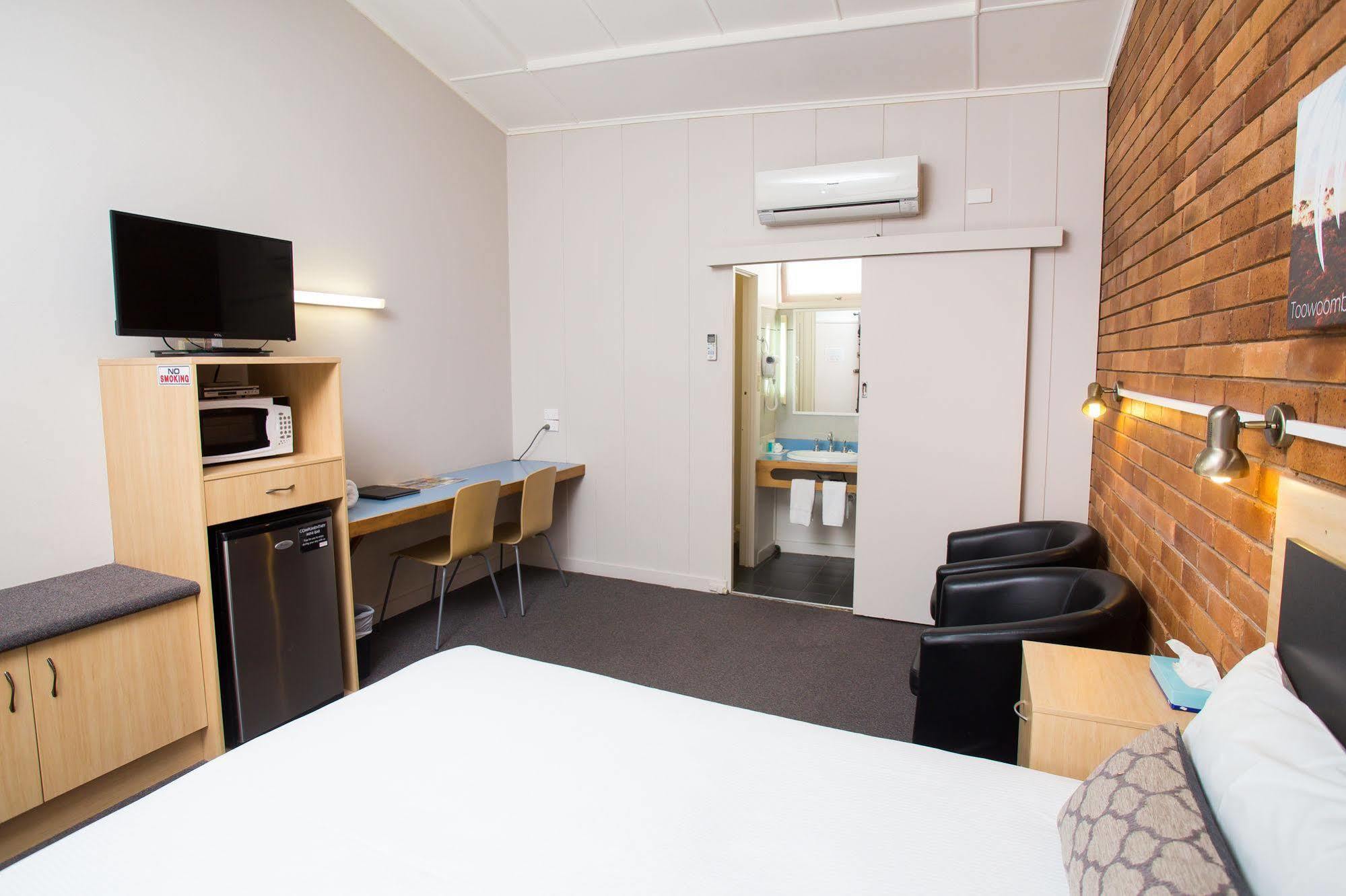 טוומבה Downs Motel מראה חיצוני תמונה