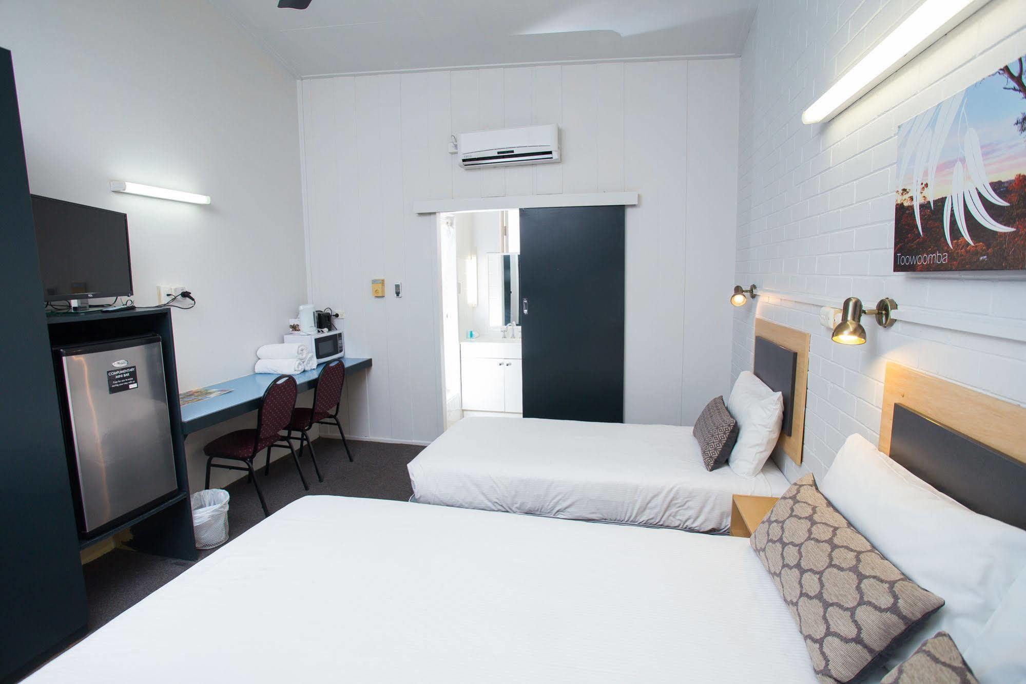 טוומבה Downs Motel מראה חיצוני תמונה