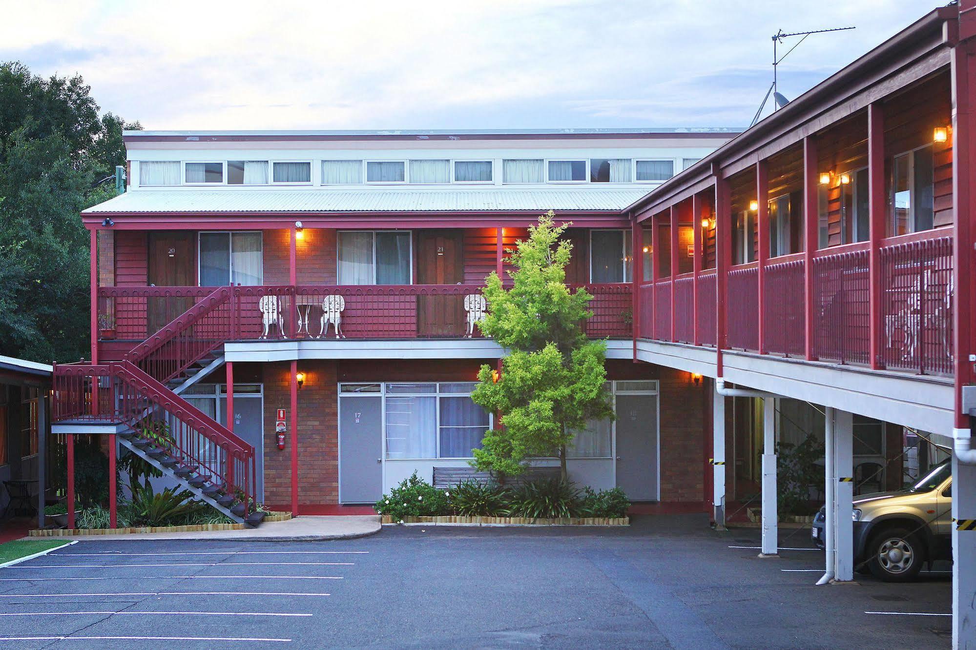 טוומבה Downs Motel מראה חיצוני תמונה